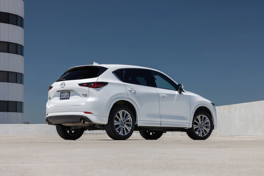 Mazda CX-5 2023 tiếp tục lộ diện tại Việt Nam: Nâng cấp ngoại thất, ngày ra mắt không còn xa 294095