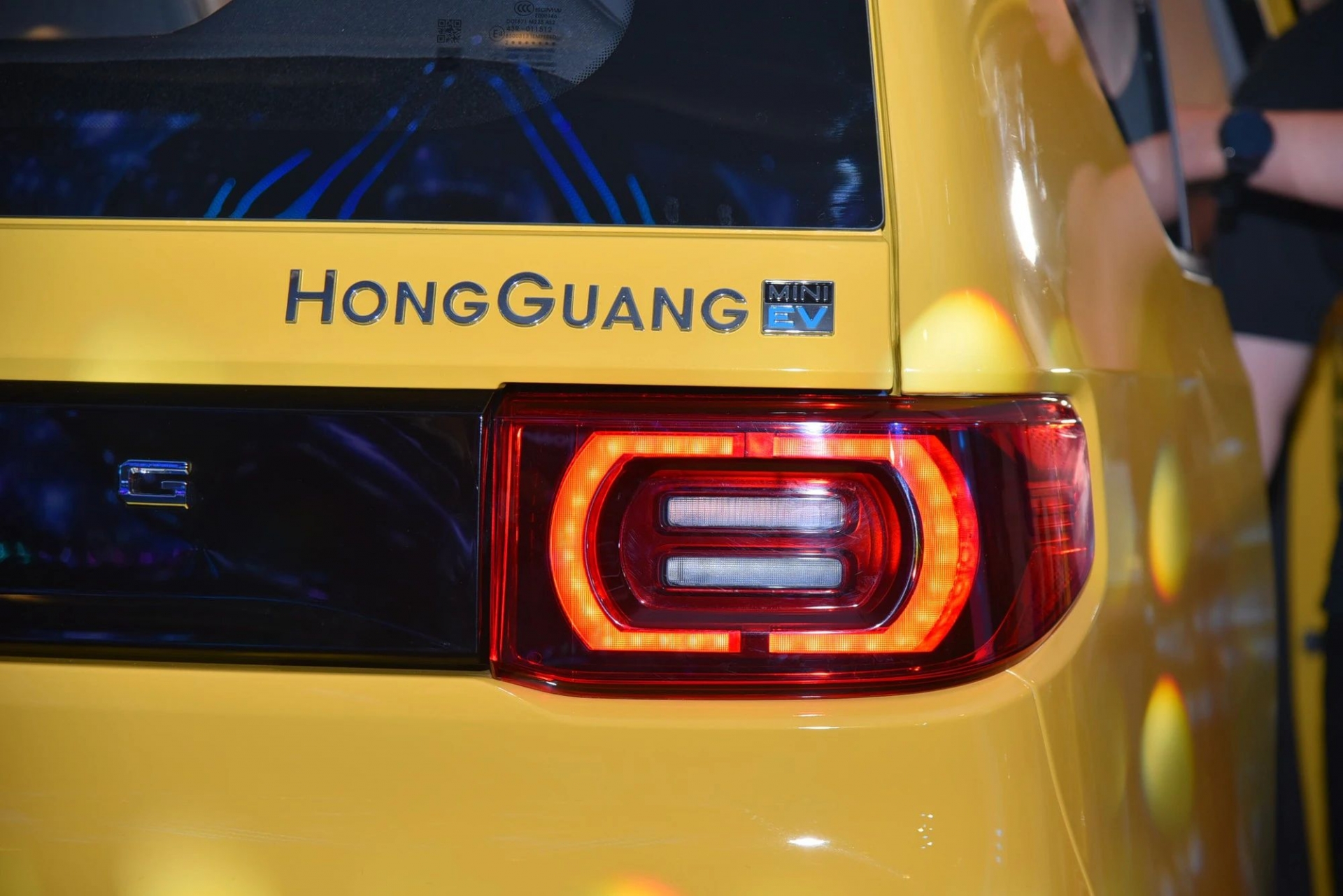 Giá bán, TSKT và đánh giá Wuling Hongguang Mini EV  298122