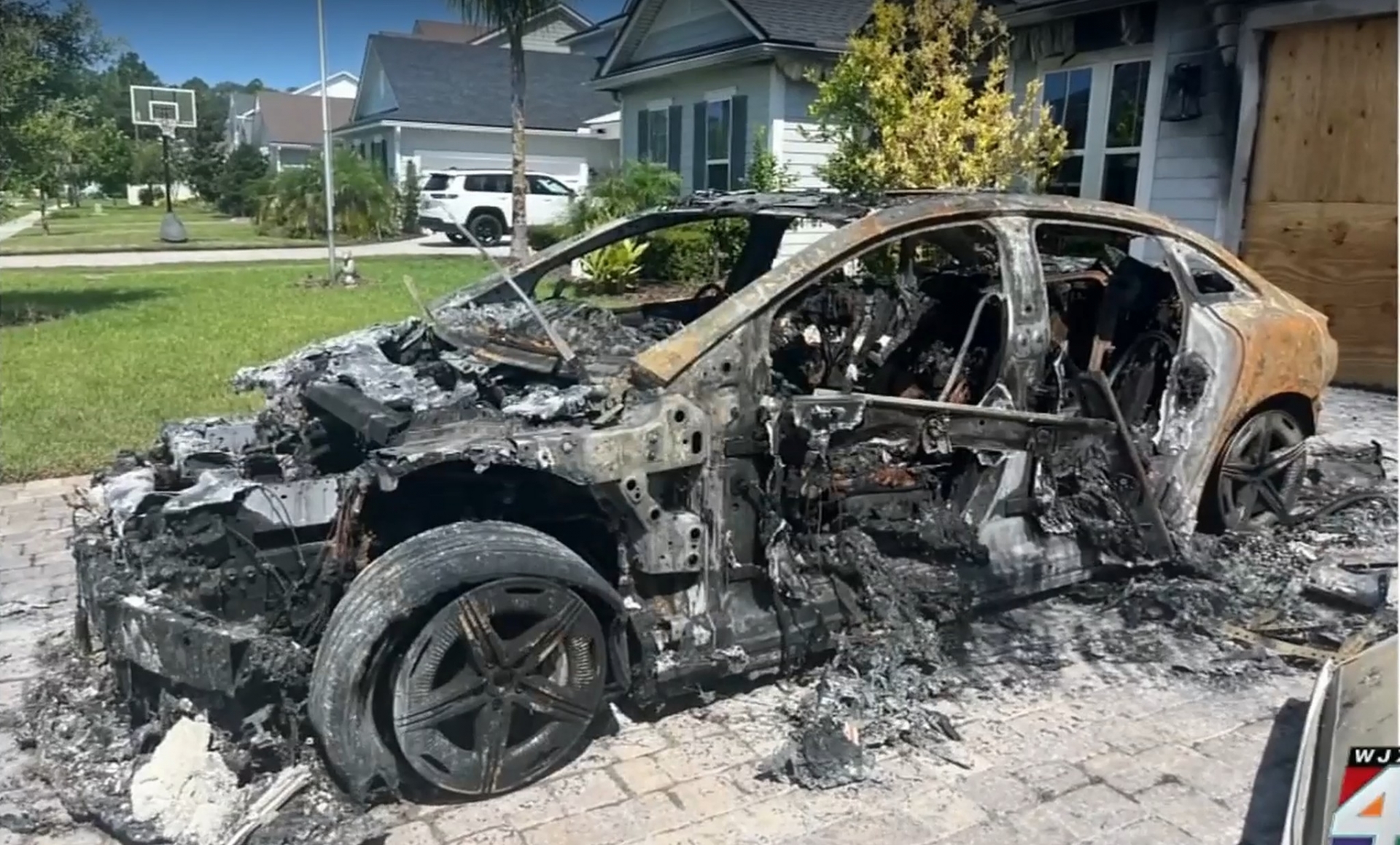 mercedes-benz-eqe-loaner-burns-to-a-crisp-in-florida-garage-speculations-abound_1