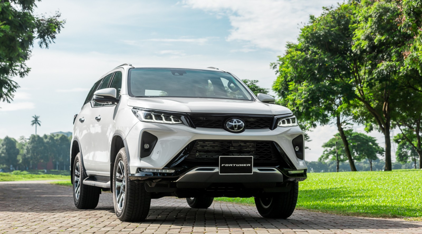 Toyota giới thiệu công nghệ hybrid mới, Fortuner sẽ êm ái, tiết kiệm hơn? 322871