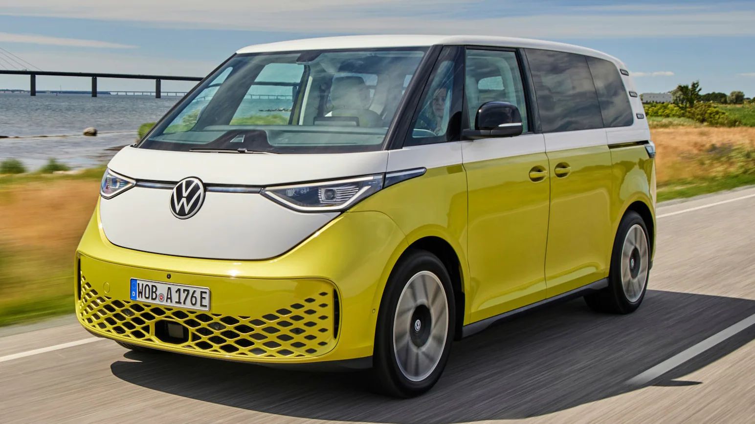 2024-Volkswagen-ID.-Buzz-in-motion-1-lead_result