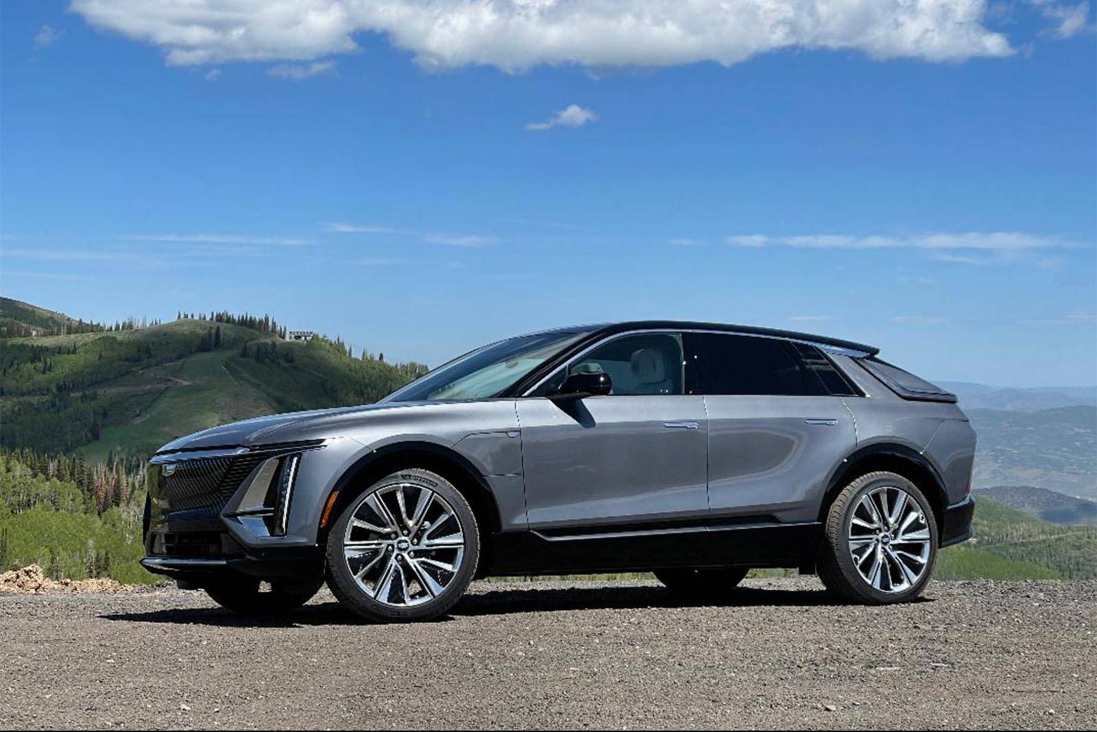 2023-Cadillac-Lyriq-side-with-cloud-e1656427664404