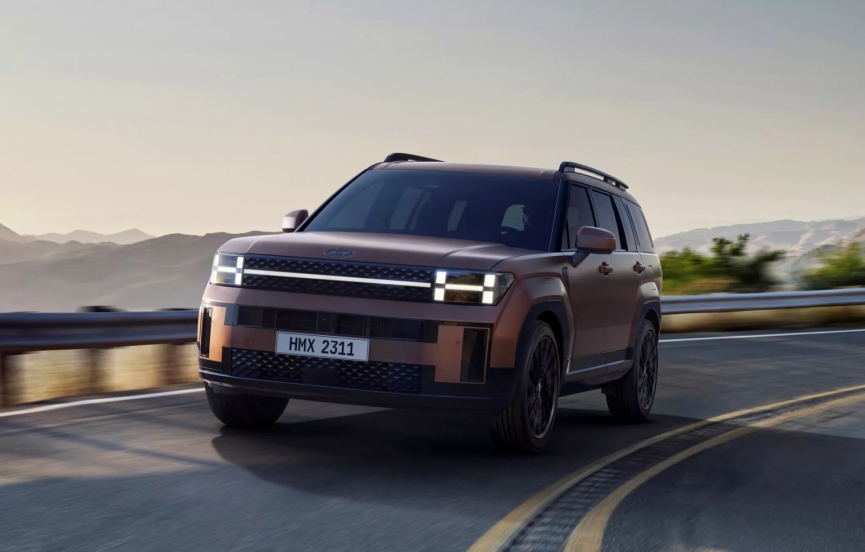 chi-tiet-hyundai-santafe-the-he-moi-kich-thuoc-gia-tang-trang-bi-tan-rang-dau-everest-vf8-312517