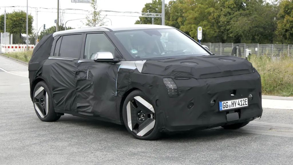 Kia-EV4-spotted-2_result