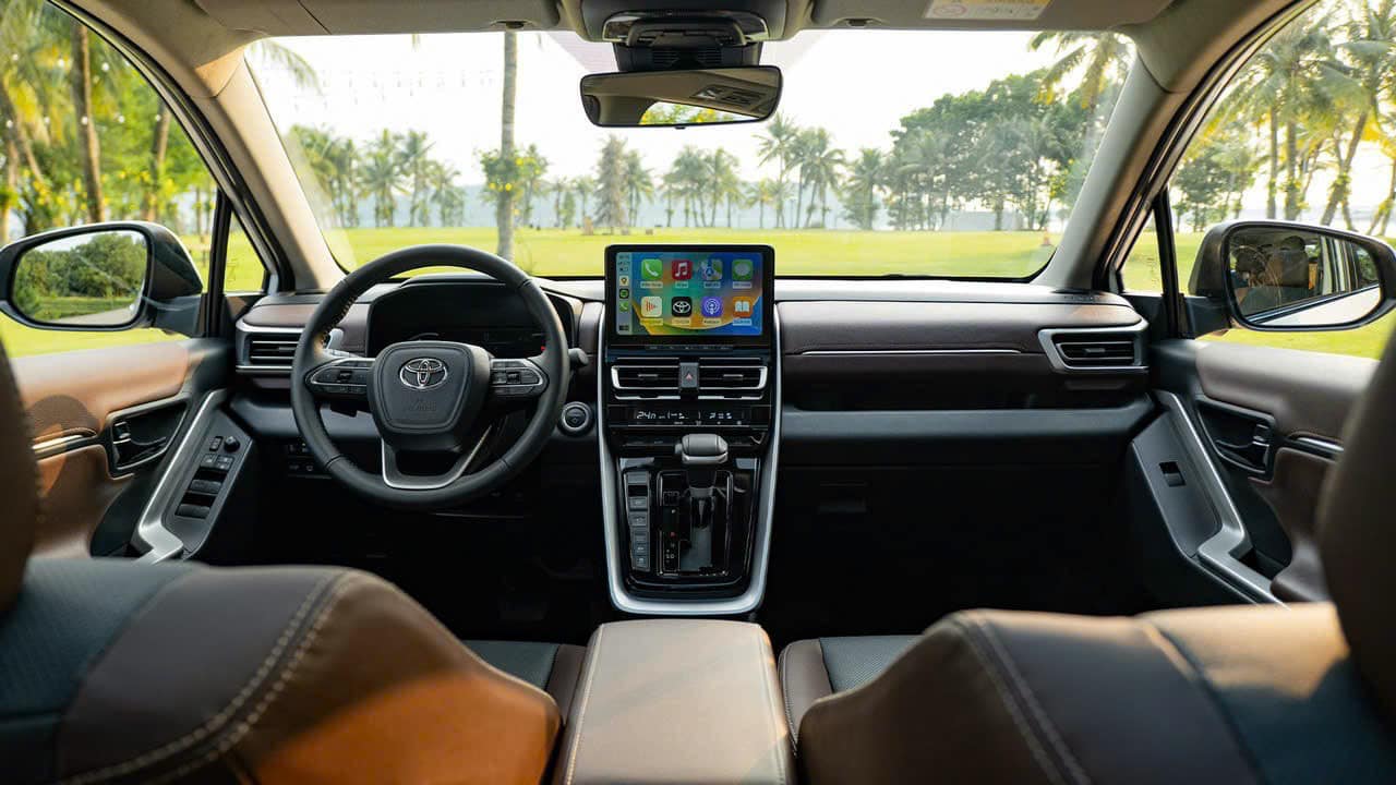 Toyota Innova Cross thế hệ mới ra mắt: Lột xác ngoạn mục, giá bán từ 929 triệu đồng 340415