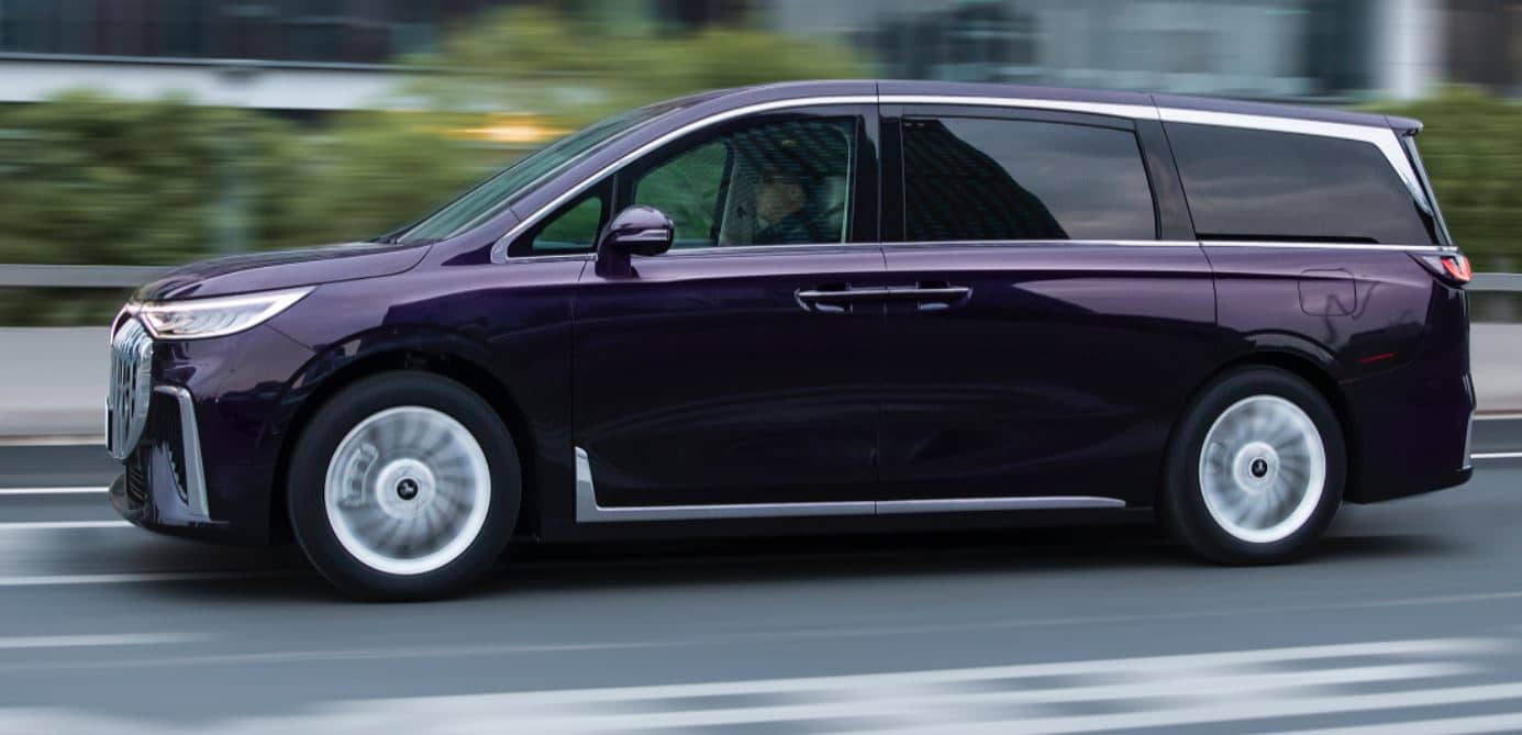 2024-Voyah-Dreamer-1