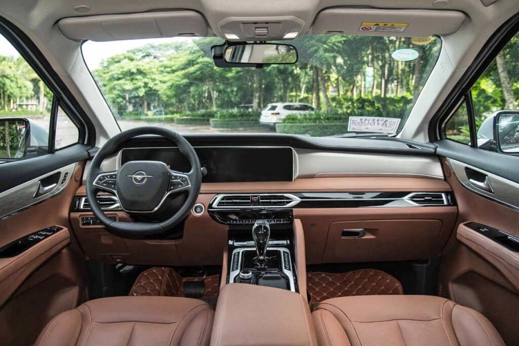Khoang-noi-that-cua-Haima-7X-voi-thiet-ke-hien-dai-bong-bay-theo-dac-trung-cua-cac-dong-o-to-Trung-Quoc-hien-nay-1024x683