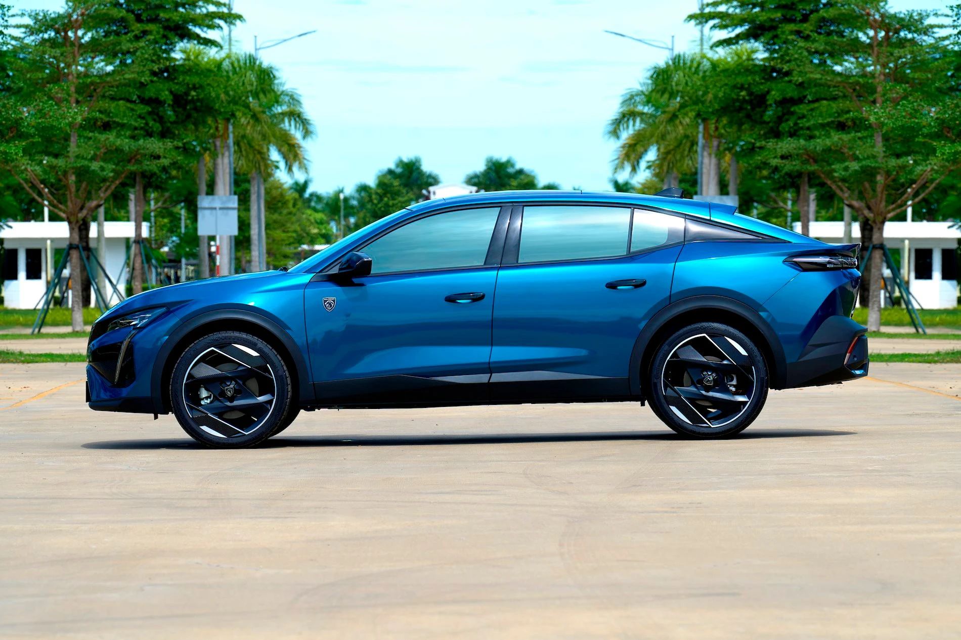 Điểm qua sự khác biệt giữa 3 phiên bản của SUV Coupe Peugeot 408 vừa ra mắt Việt Nam 345051