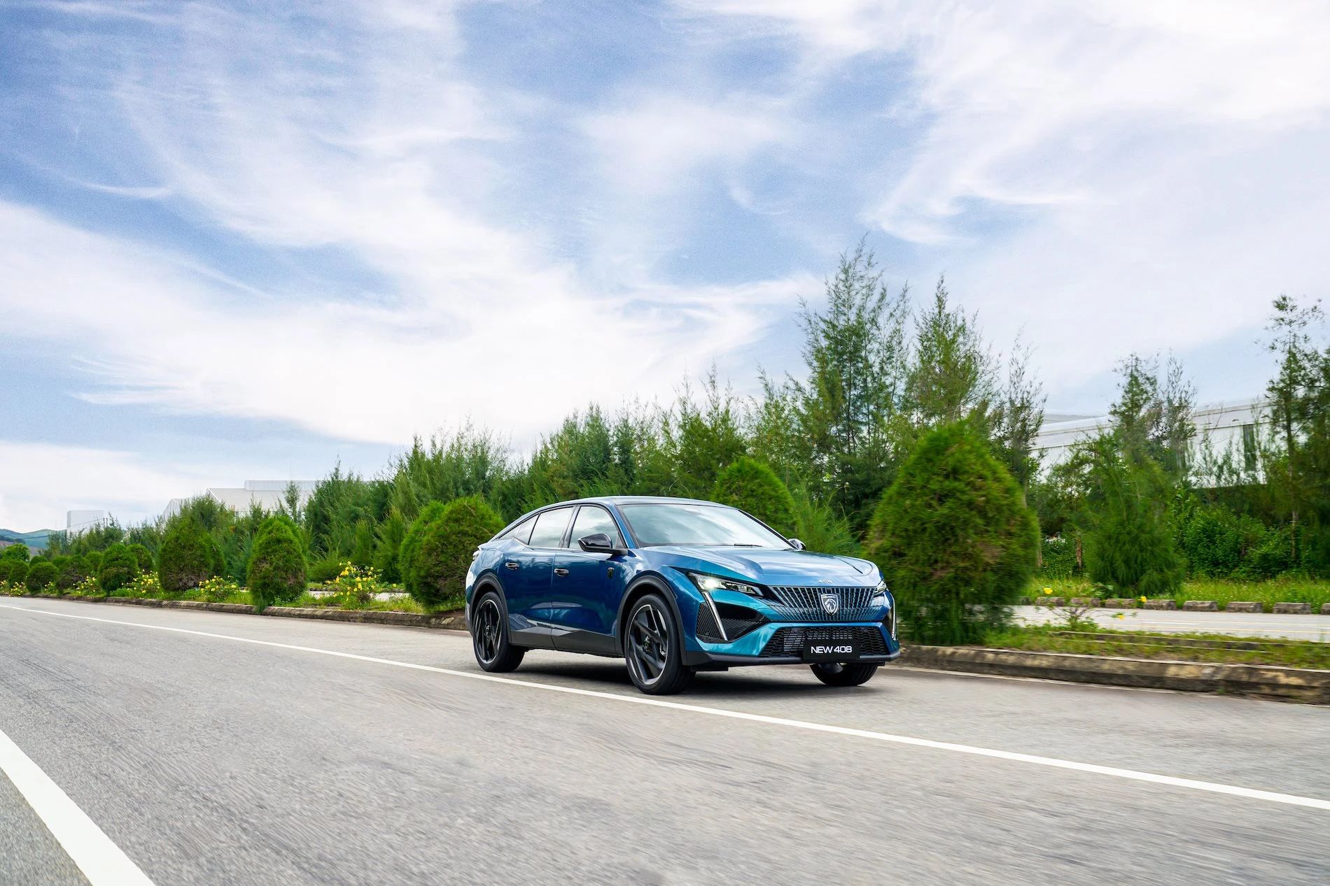 Điểm qua sự khác biệt giữa 3 phiên bản của SUV Coupe Peugeot 408 vừa ra mắt Việt Nam 345056