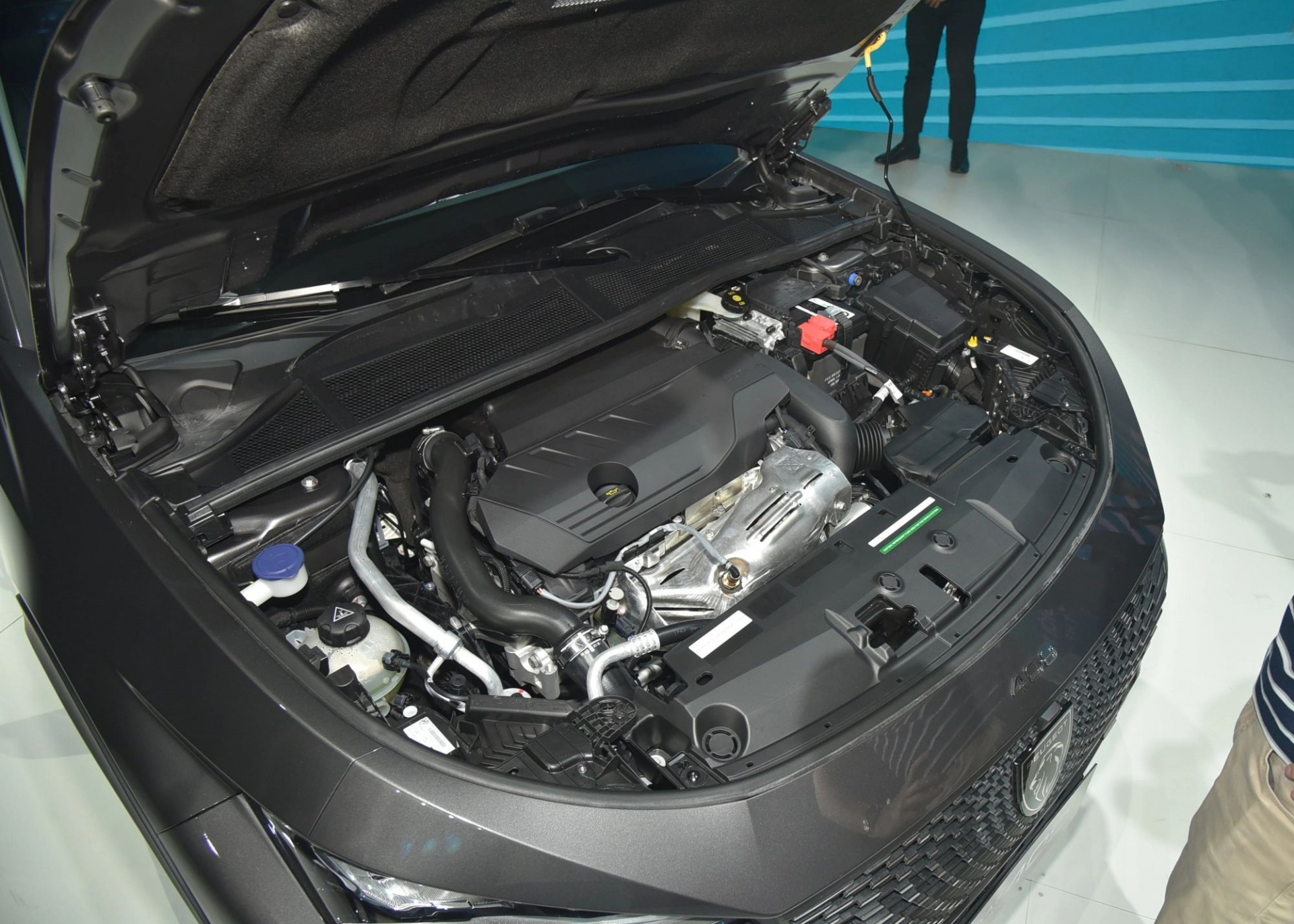 Điểm qua sự khác biệt giữa 3 phiên bản của SUV Coupe Peugeot 408 vừa ra mắt Việt Nam 345057