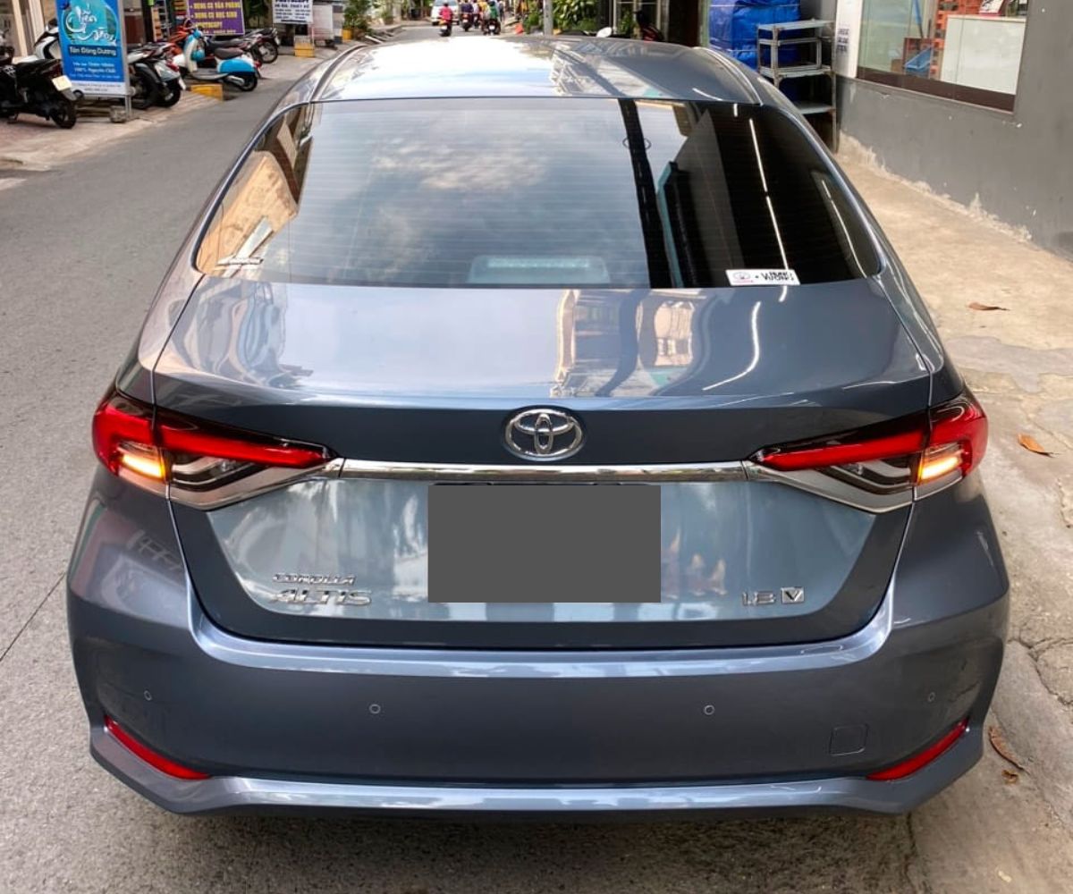 Mới lăn bánh gần 2.000 km, Toyota Corolla Altis ‘siêu lướt’ rớt giá khó tin 345260