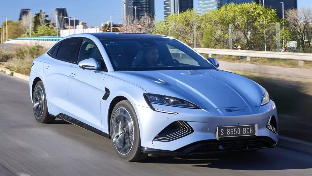 Giá bán ngày càng rẻ, xe điện Trung Quốc dần làm khó các đối thủ đến từ phương Tây 348883