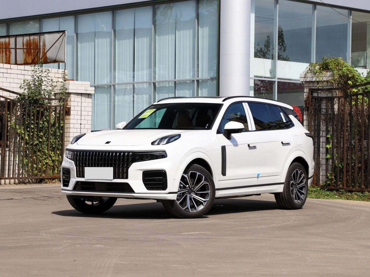 Thương hiệu cao cấp Lynk & Co chốt thời điểm ra mắt loạt xe mới tại Việt Nam, đầy đủ cả sedan lẫn SUV 352725