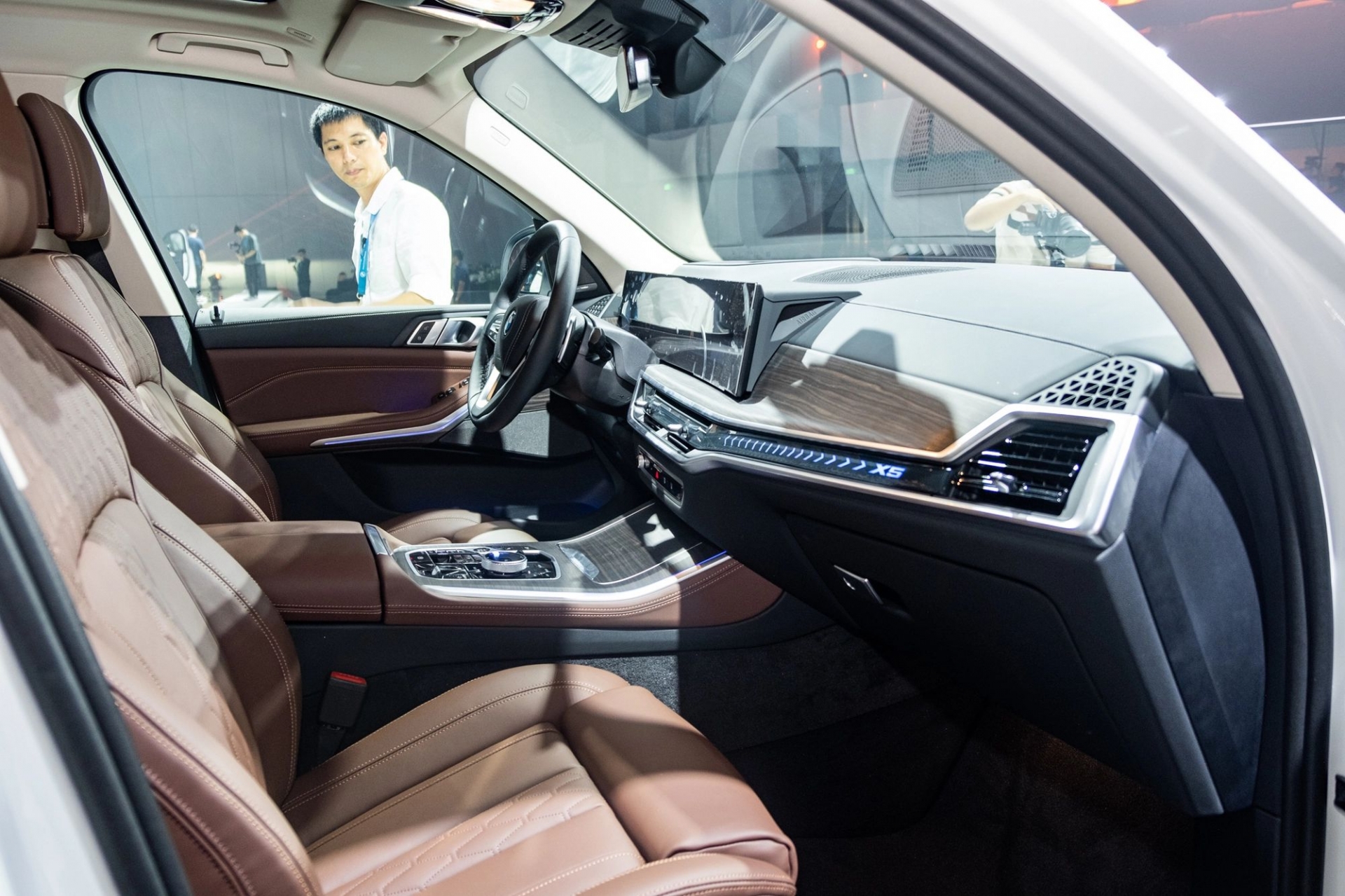 BMW ra mắt bộ đôi xe sang X5 LCi và XM tại Việt Nam, giá khởi điểm lần lượt 3, 909 và 11 tỷ đồng 355363