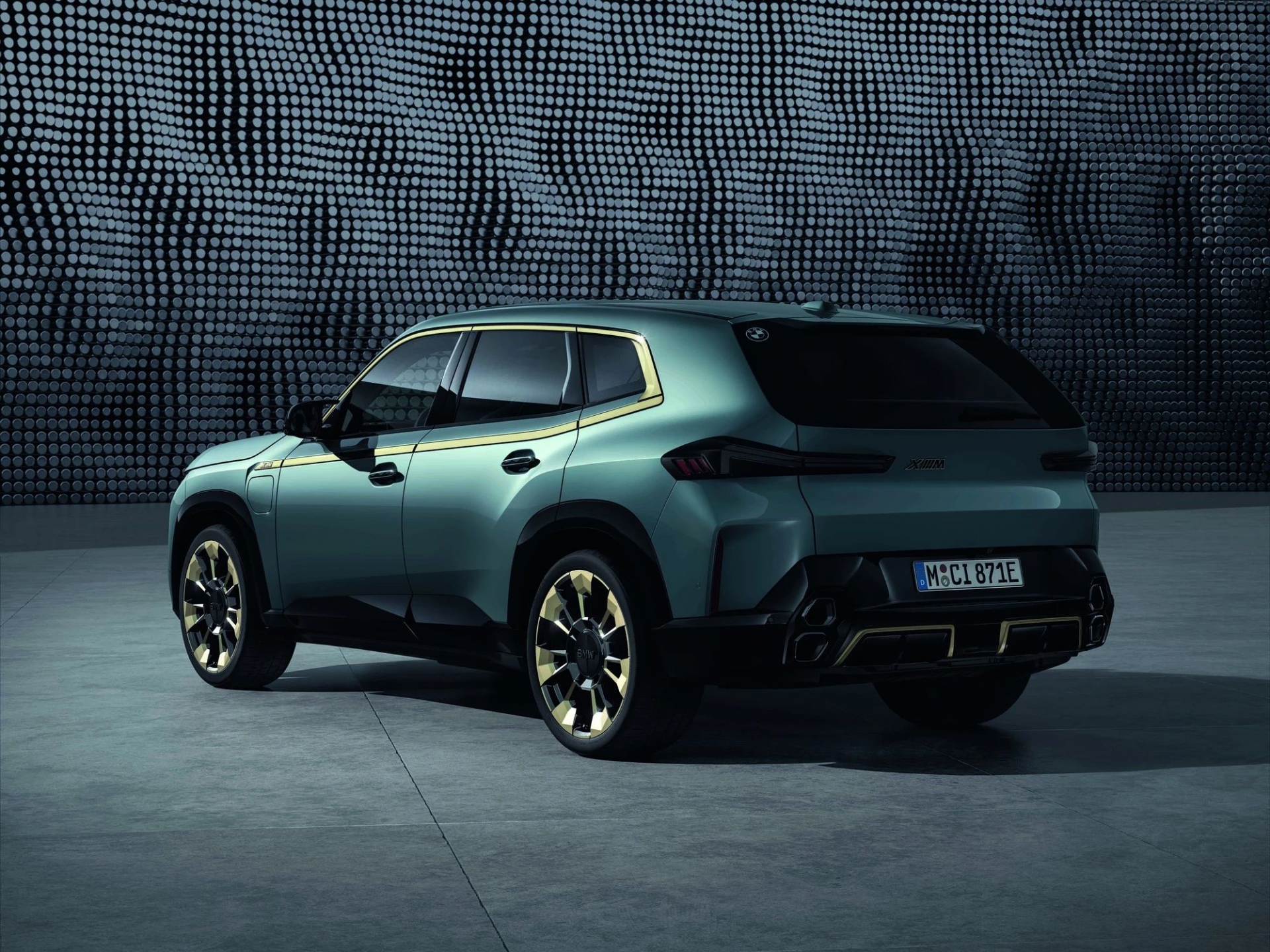 BMW ra mắt bộ đôi xe sang X5 LCi và XM tại Việt Nam, giá khởi điểm lần lượt 3, 909 và 11 tỷ đồng 355365