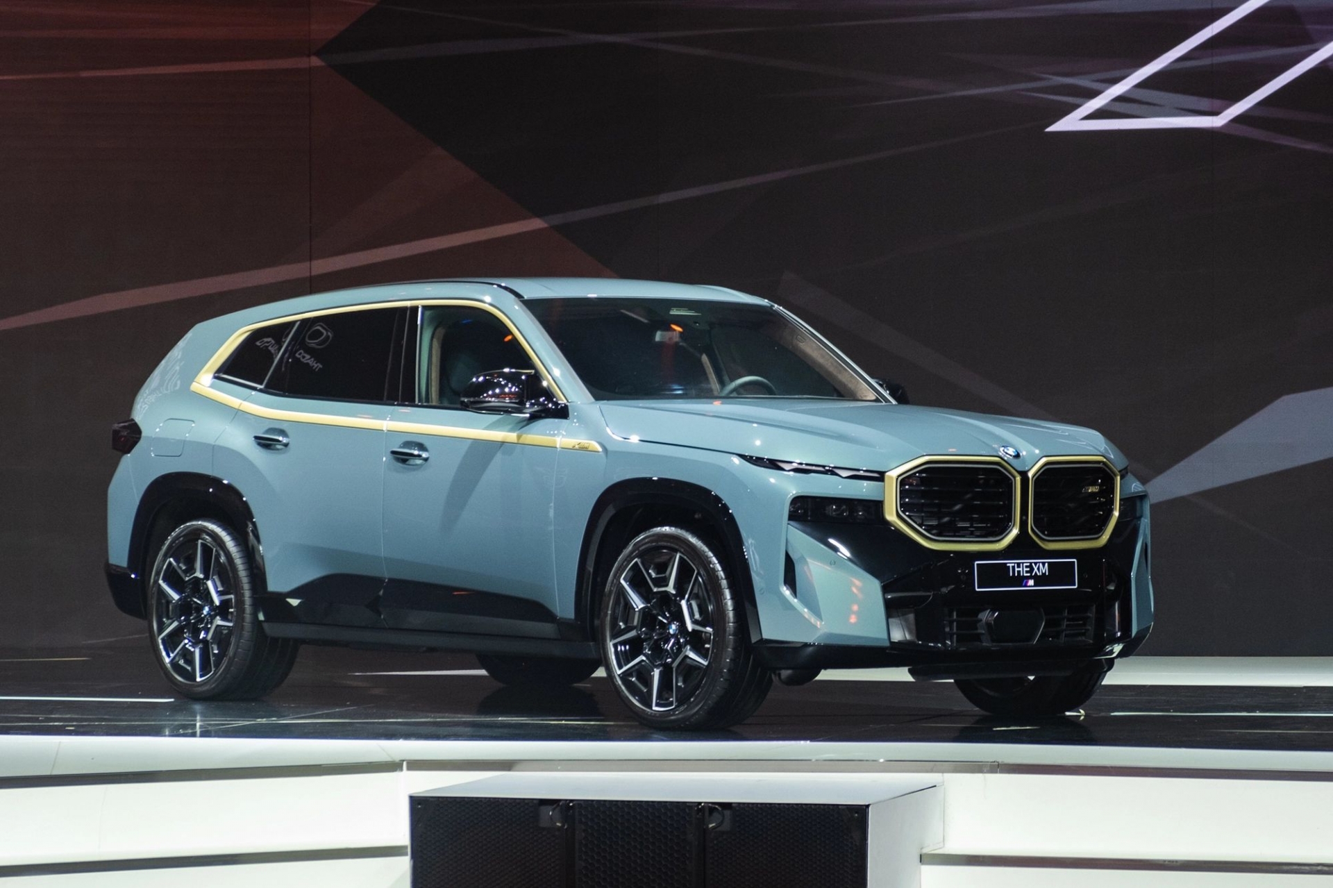 BMW ra mắt bộ đôi xe sang X5 LCi và XM tại Việt Nam, giá khởi điểm lần lượt 3, 909 và 11 tỷ đồng 355367