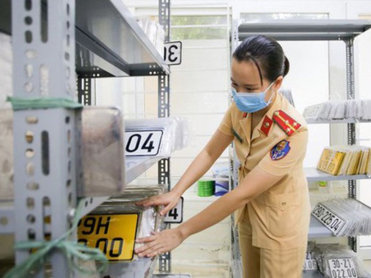 Đấu giá biển số ô tô ngày 17/11: Biển ngũ quý Hà Nội chốt giá rẻ khó tin 358051