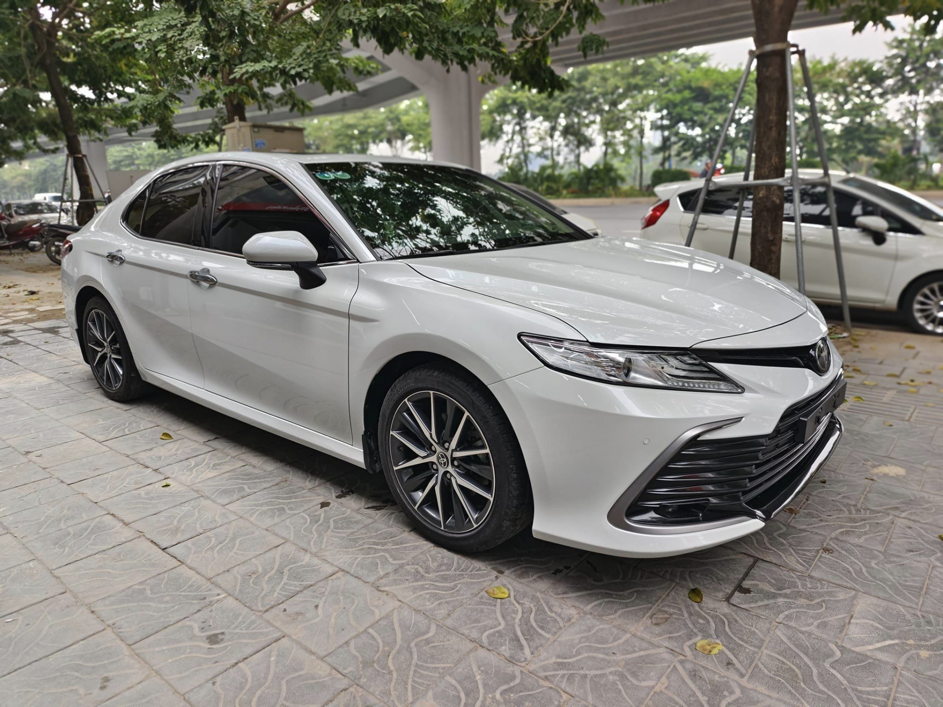 Ngỡ ngàng giá bán của Toyota Camry chạy ‘lướt’ mới lăn bánh hơn 1 năm 363754