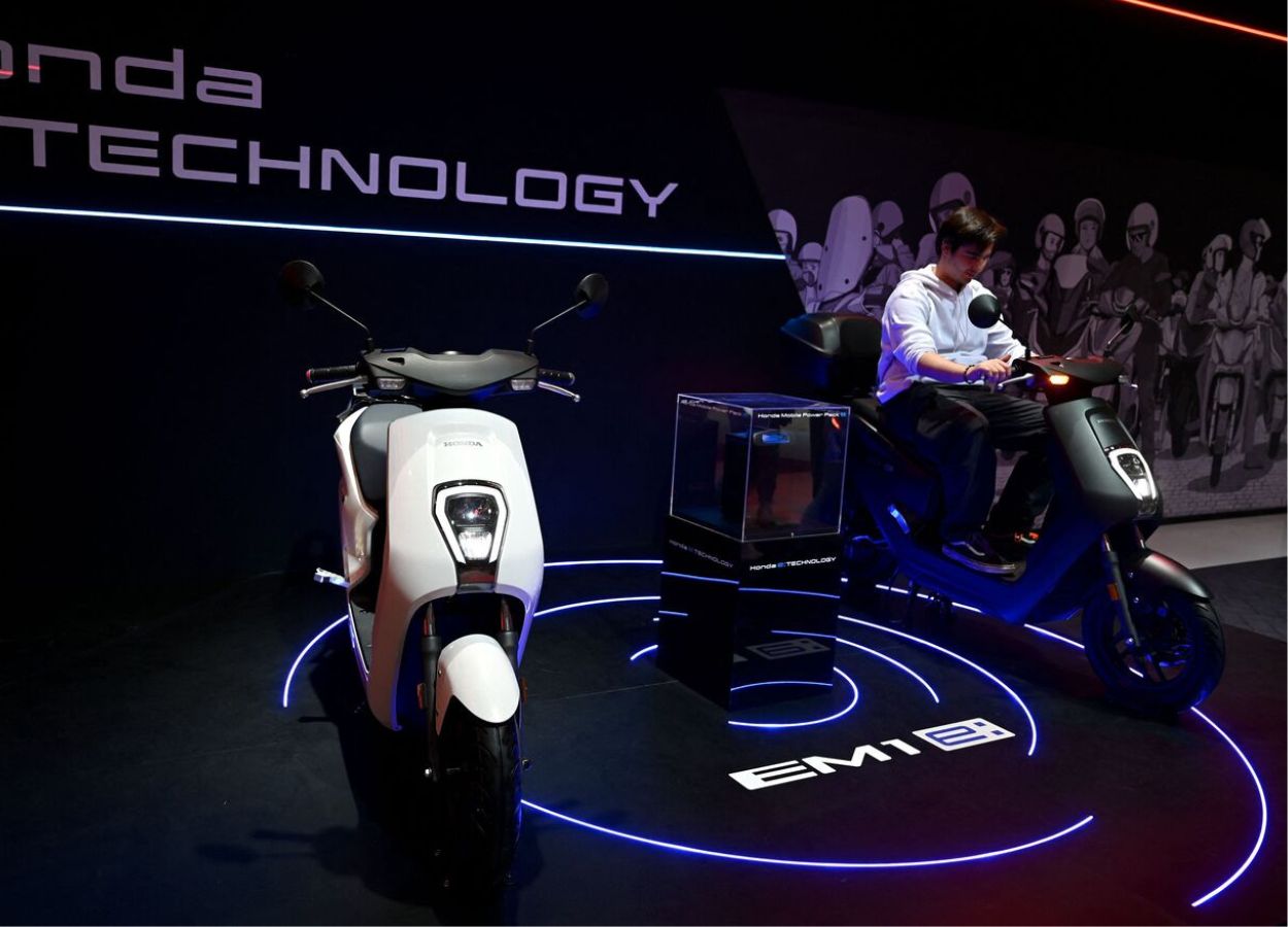 ホンダは電動バイクに「全力」で投資し、2030年までに驚異的な販売台数を達成するという野望を抱いている