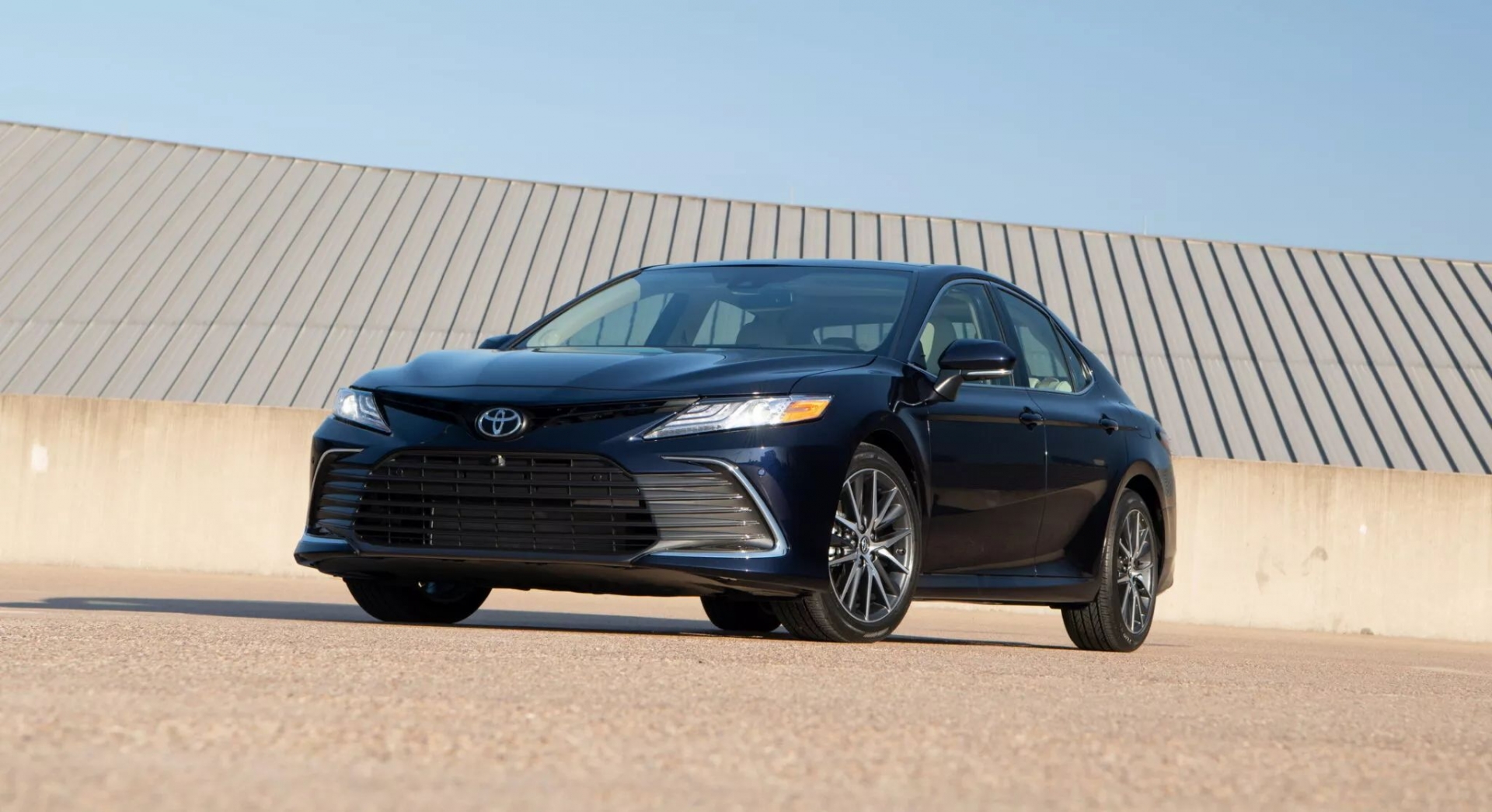 2021-Toyota-Camry_1-2048x1115_result