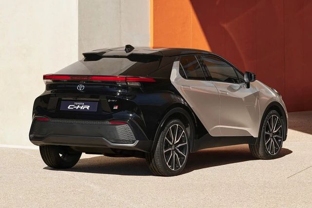 Toyota C-HR - SUV điện ngang cỡ VinFast VF 6 công bố giá bán gây bất ngờ 378570