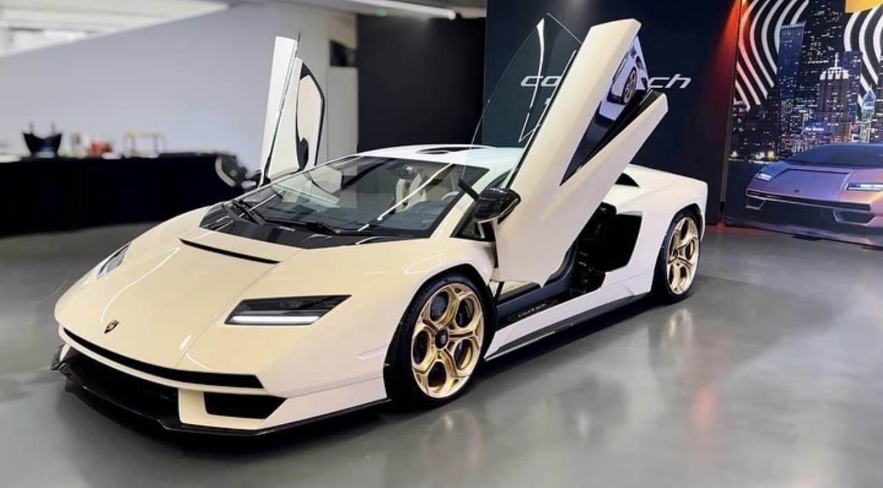 Ông bố ‘quốc dân’ tặng con gái 6 tuổi siêu xe Lamborghini Countach LPI800-4 ‘hàng độc’ có giá quy đổi hơn 280 tỷ đồng 384281