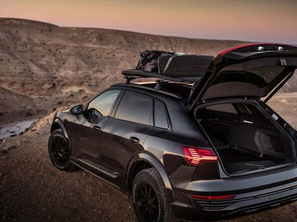 SUV điện Audi Q8 e-tron ra mắt phiên bản chuyên off-road cực ngầu, chung trang bị với Porsche 911 Dakar 384454