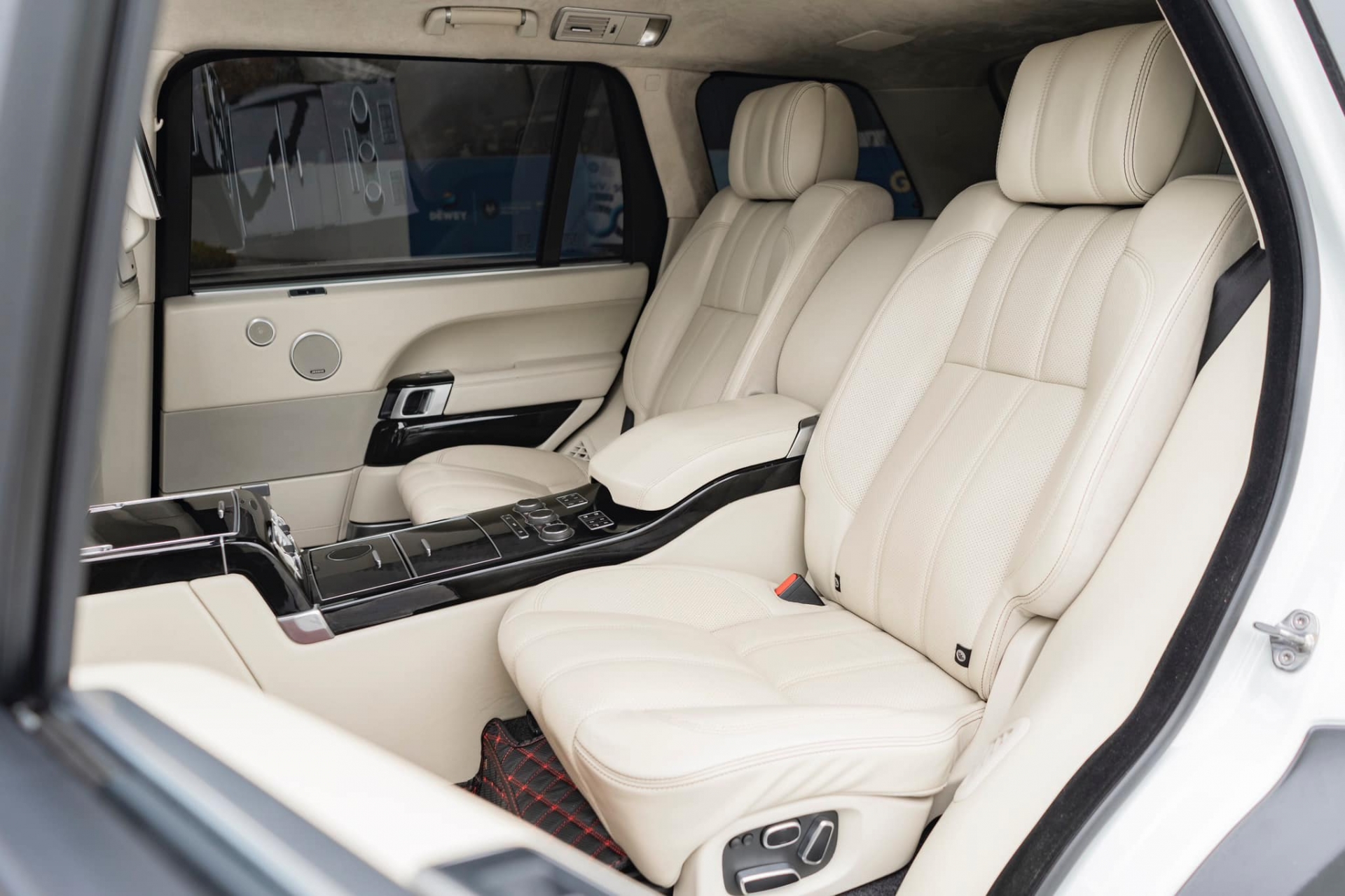 Range Rover Autobiography LWB bán ‘lỗ’ hơn 6 tỷ đồng sau gần 10 năm lăn bánh 385201