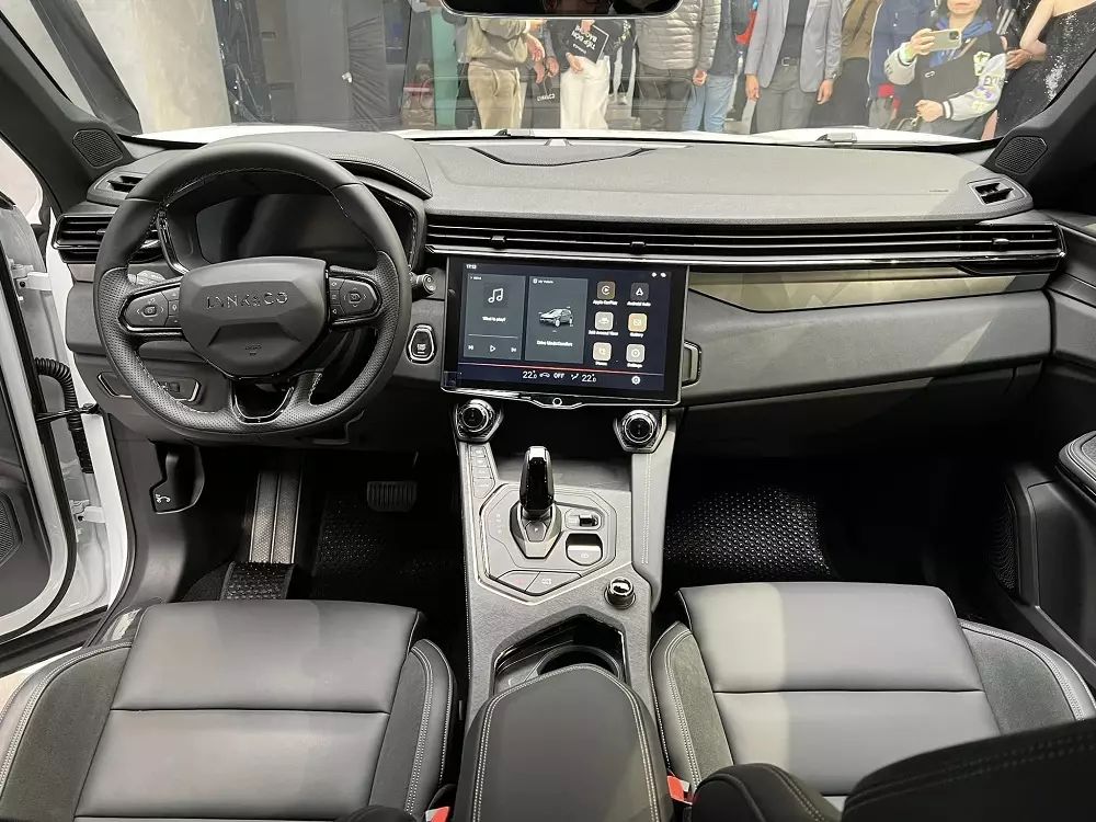 Hai mẫu SUV Lynk & Co hé lộ giá bán dự kiến trước thềm ra mắt 386395