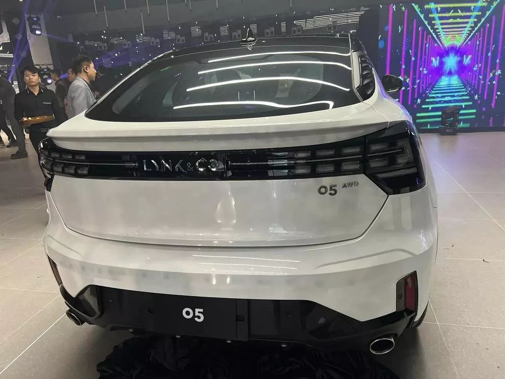 Hai mẫu SUV Lynk & Co hé lộ giá bán dự kiến trước thềm ra mắt 386398