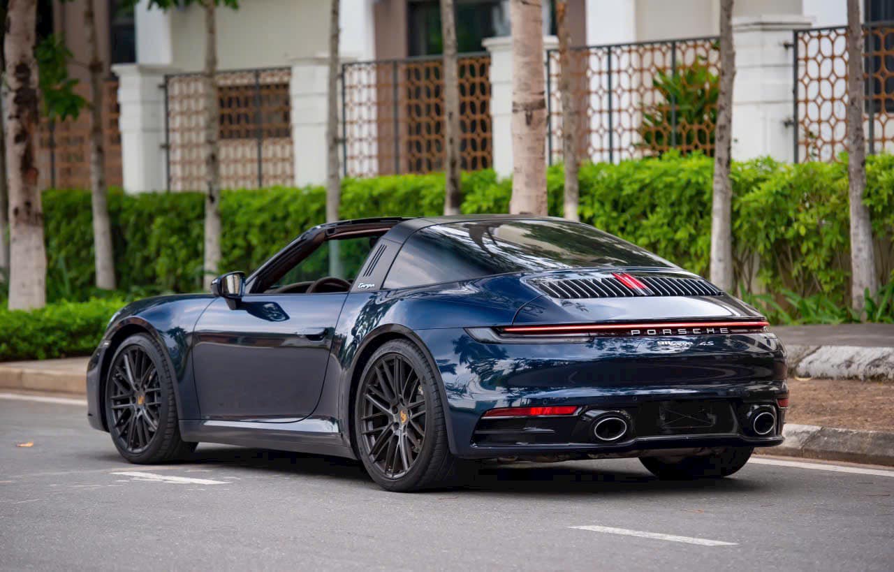 Xe mui trần Porsche 911 Targa chạy ‘siêu lướt’ 6.000 km rớt giá hơn 3 tỷ đồng 386474