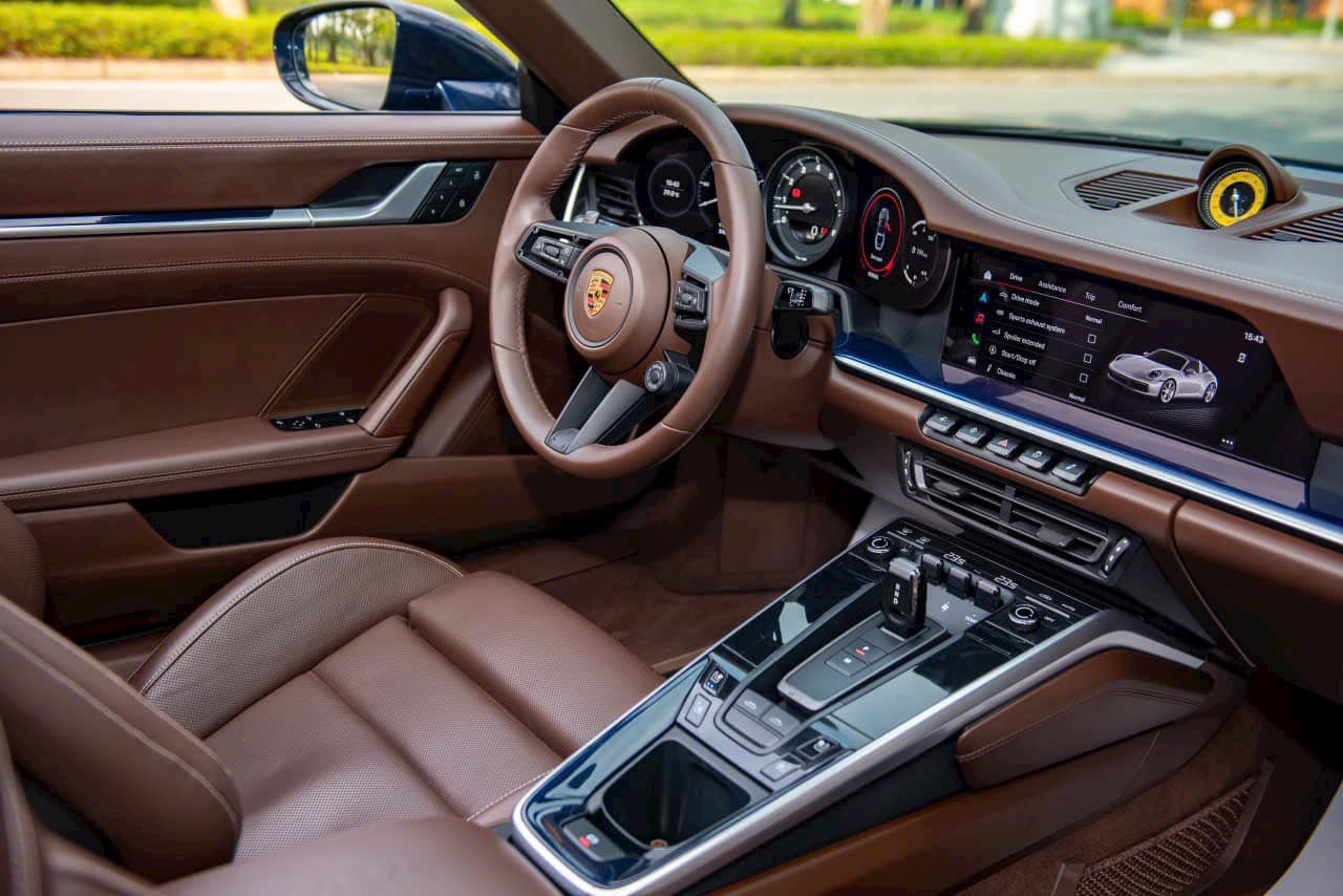 Xe mui trần Porsche 911 Targa chạy ‘siêu lướt’ 6.000 km rớt giá hơn 3 tỷ đồng 386475