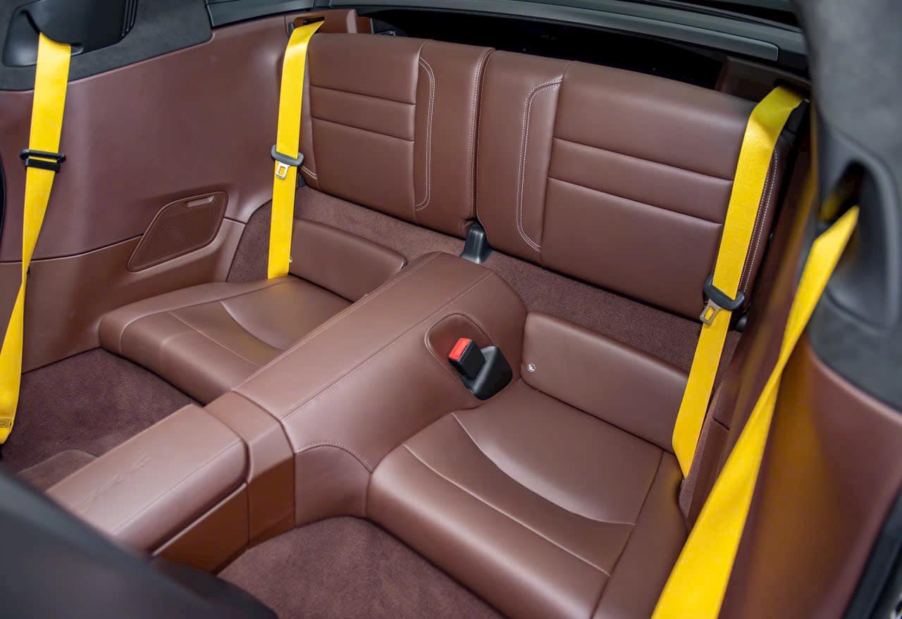 Xe mui trần Porsche 911 Targa chạy ‘siêu lướt’ 6.000 km rớt giá hơn 3 tỷ đồng 386477