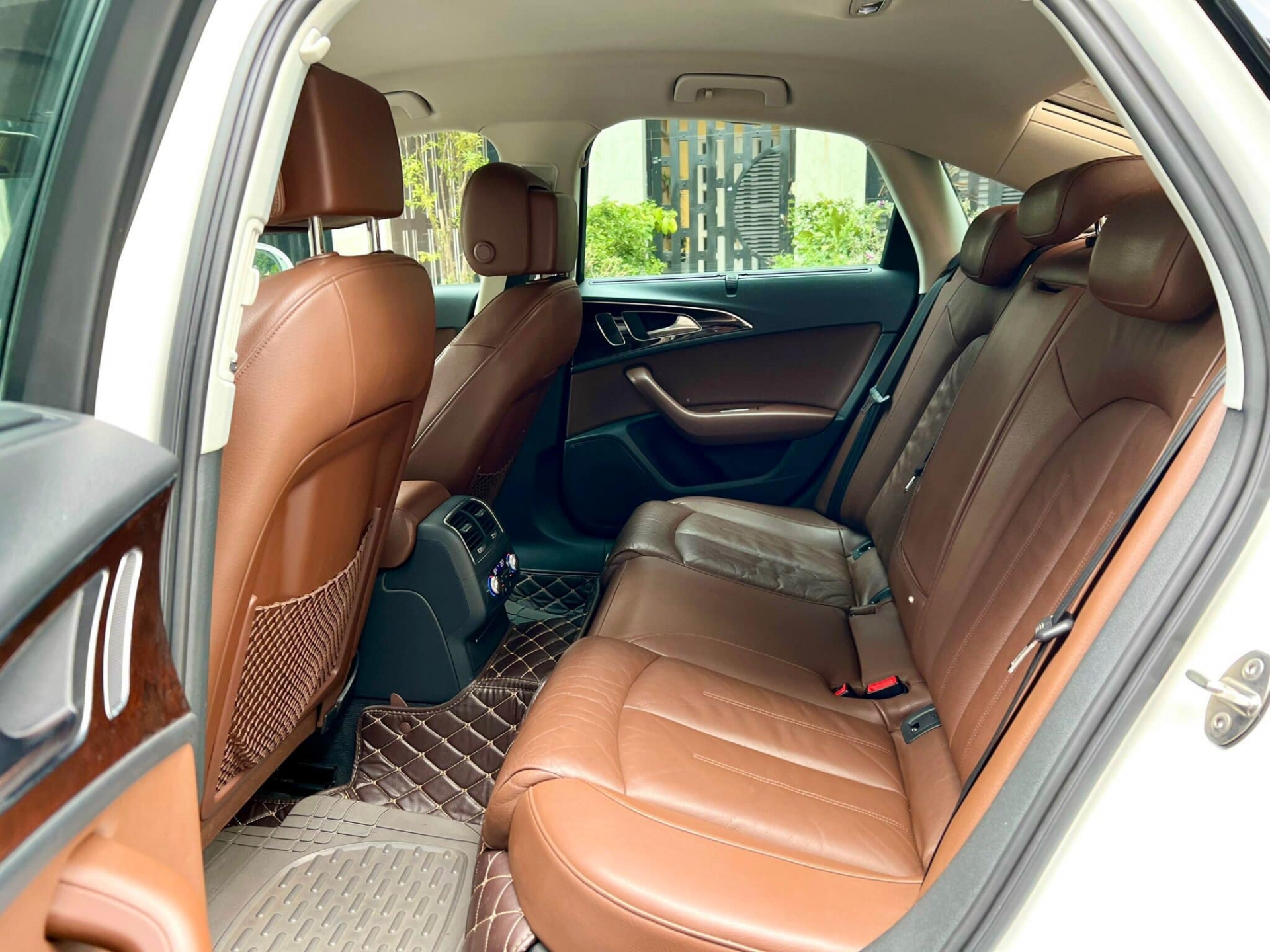 Xe sang Audi A6 lăn bánh 60.000 km chào bán rẻ hơn gần 2 tỷ đồng so với mua mới 387767