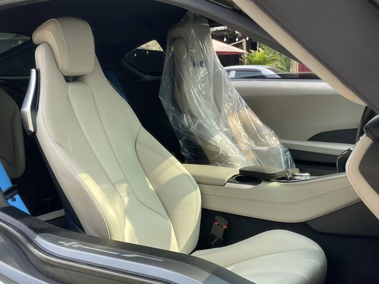 Siêu xe hybrid BMW i8 tại Việt Nam lăn bánh gần 10 năm rao bán ‘lỗ’ hơn 4 tỷ đồng 389184