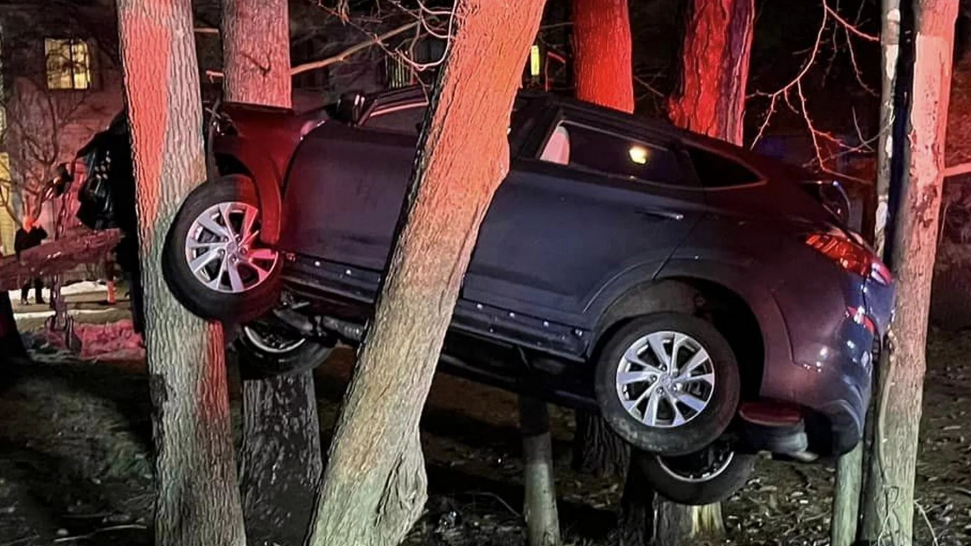 FB-2024-Hyundai-Tucson-Tree-Crash-1-2048x1152_result