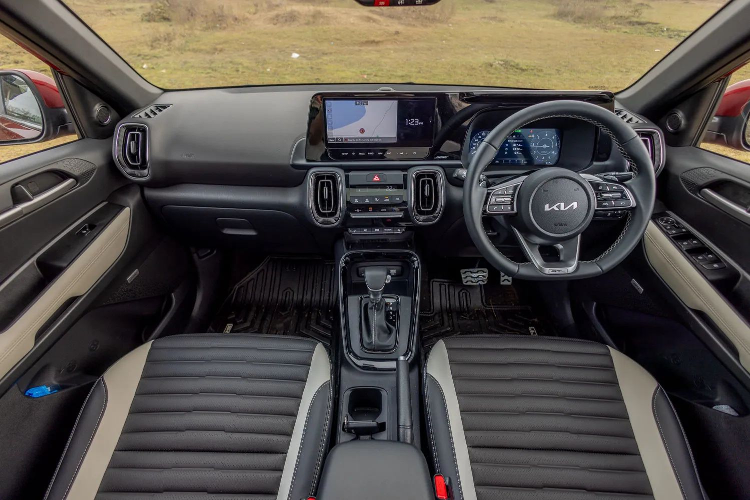 Kia Sonet 2024 công bố giá quy đổi từ 235 triệu đồng, thêm nhiều trang bị đáng ‘đồng tiền bát gạo’ 389489