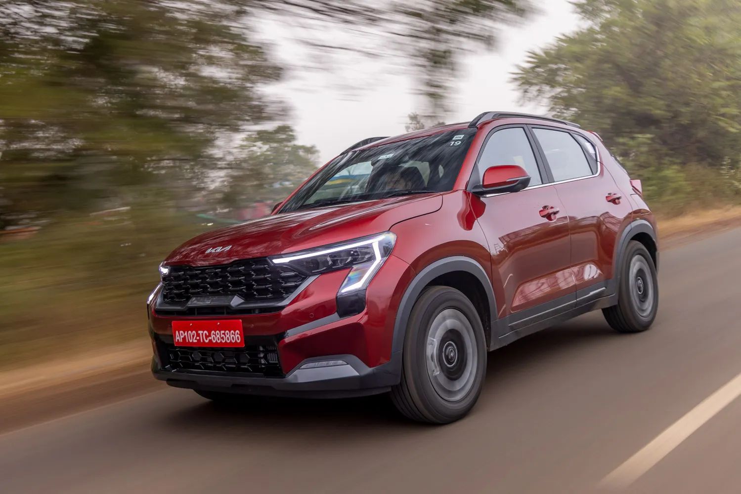 Kia Sonet 2024 công bố giá quy đổi từ 235 triệu đồng, thêm nhiều trang bị đáng ‘đồng tiền bát gạo’ 389494