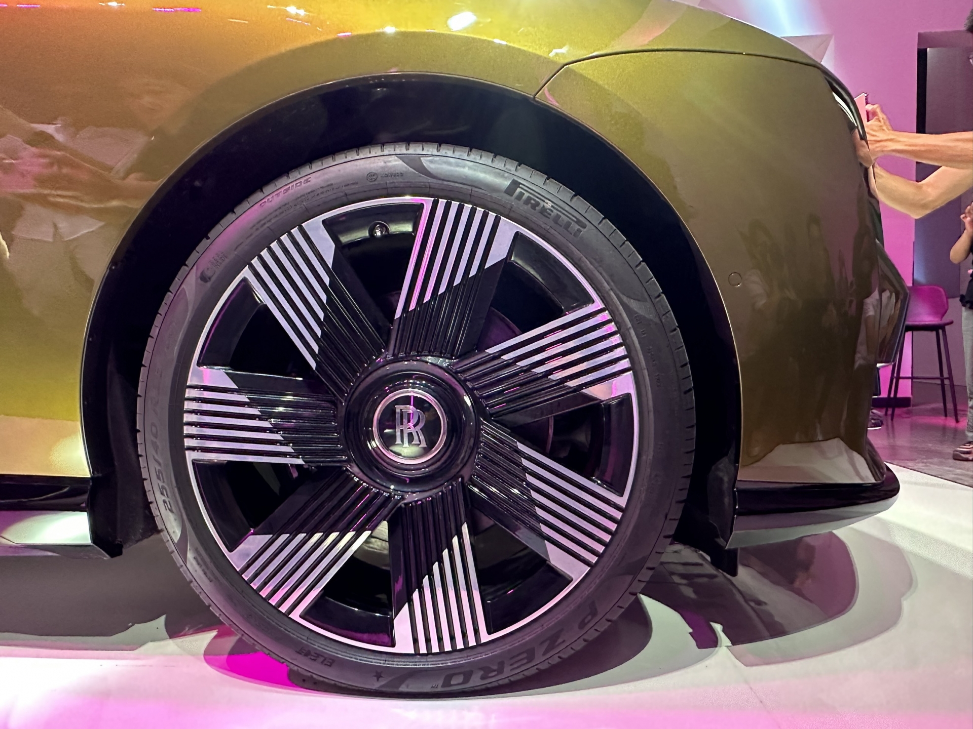 rolls-royce-spectre-12