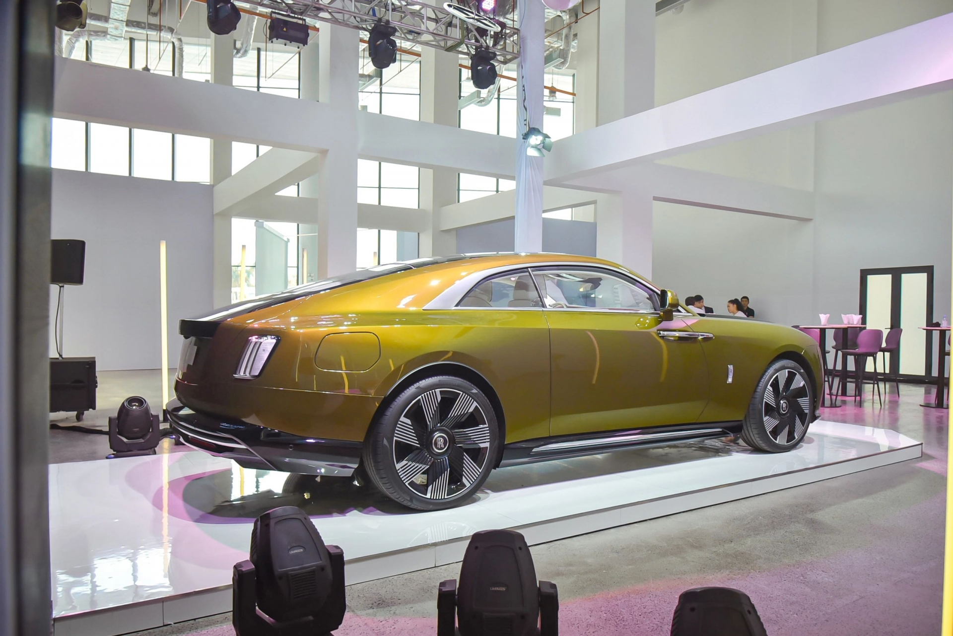 rolls-royce-spectre-tai-viet-nam-11-17050568398131339039394_result