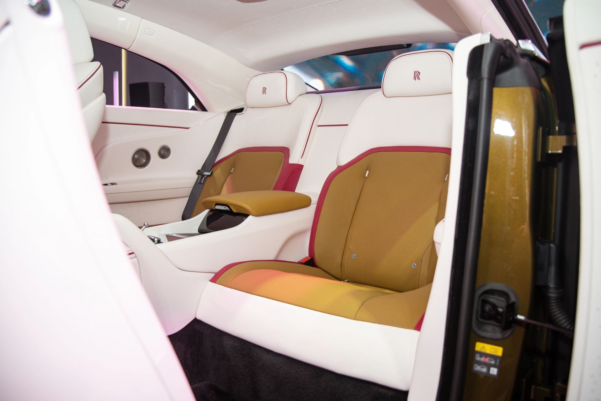 Rolls-Royce Spectre - xe siêu sang thuần điện ra mắt Việt Nam, chốt giá từ 17,99 tỷ đồng 389449