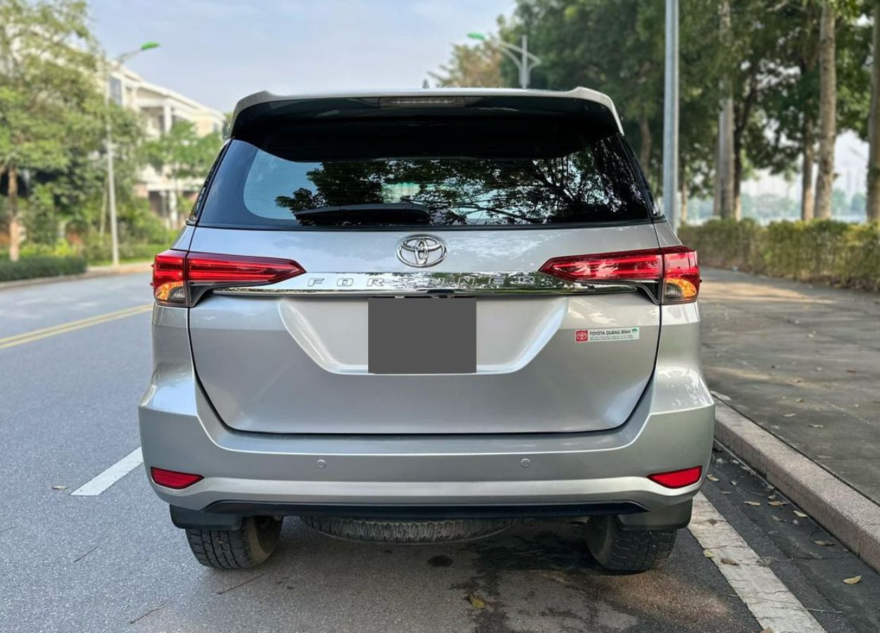 Lăn bánh 5 vạn km, SUV 7 chỗ Toyota Fortuner lên sàn xe cũ với giá chỉ ngang Hyundai Creta 391471