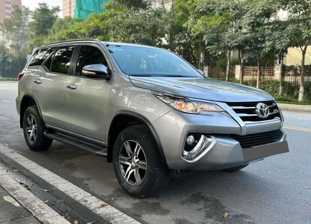Lăn bánh 5 vạn km, SUV 7 chỗ Toyota Fortuner lên sàn xe cũ với giá chỉ ngang Hyundai Creta 391472