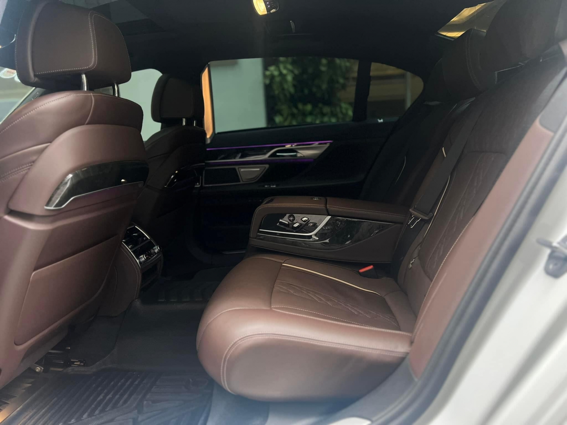 BMW 730Li mới lăn bánh hơn 10.000 km đã chào bán ‘lỗ’ hơn 1 tỷ đồng 393117