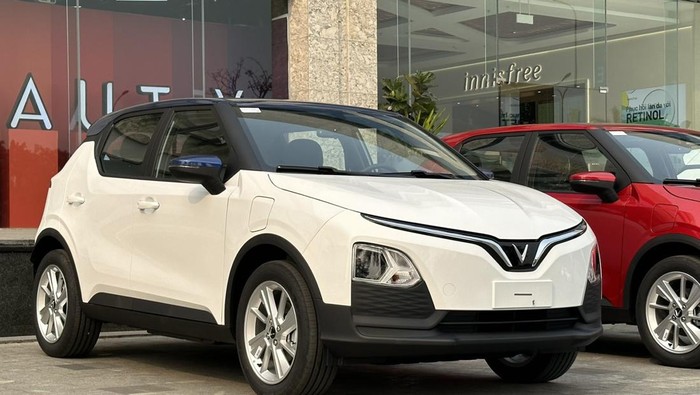 Đối thủ của VinFast ‘chơi lớn’, ra mắt đồng thời 3 mẫu xe điện mới tại Indonesia 392840