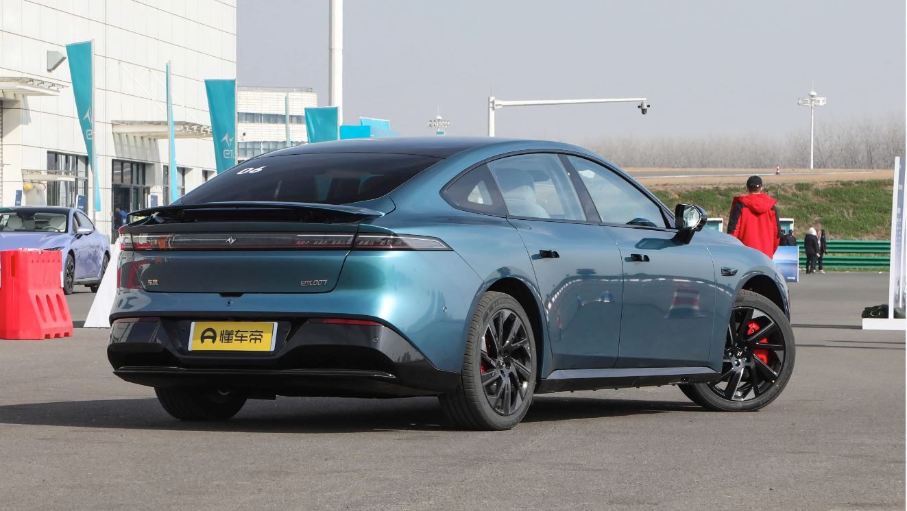 Xe điện Dongfeng eπ 007 mở bán với giá quy đổi hơn 500 triệu đồng, tầm hoạt động 1.200 km 393831