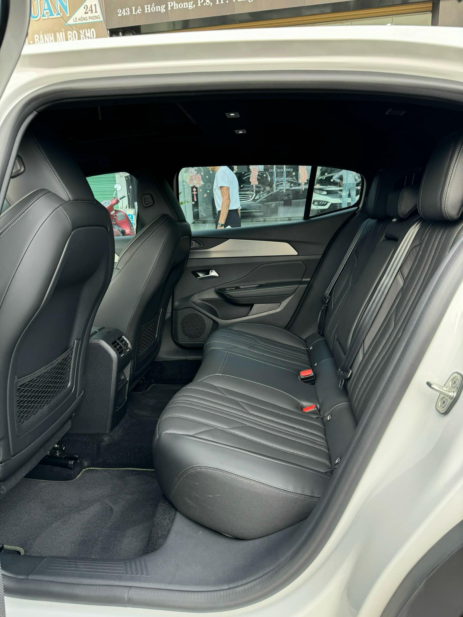 Sử dụng 1 tháng, Peugeot 408 ‘siêu lướt’ đầu tiên tại Việt Nam xuống giá khó tin 394994