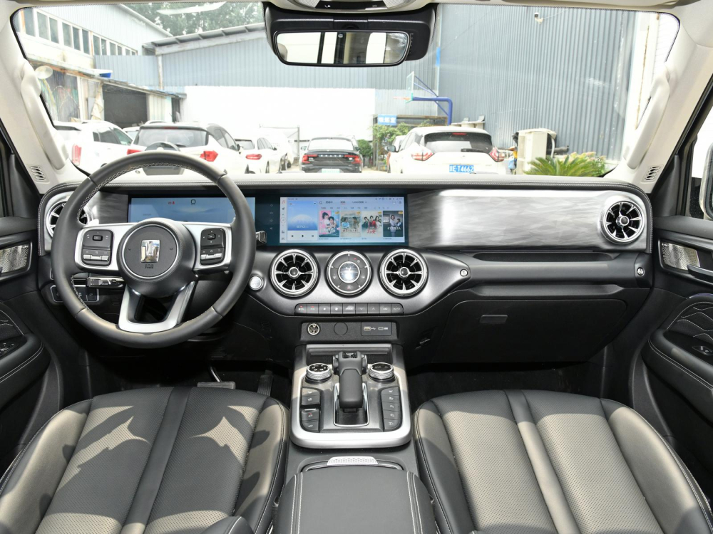 Tank 300 - SUV địa hình đẹp không kém Mercedes G63, giá quy đổi gần 700 triệu đồng 394914