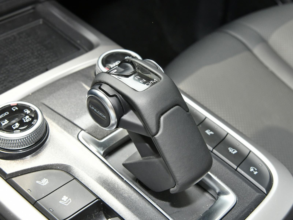 Tank 300 - SUV địa hình đẹp không kém Mercedes G63, giá quy đổi gần 700 triệu đồng 394915