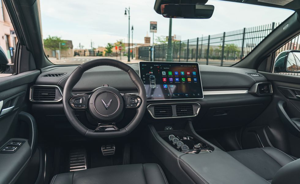 SUV điện VinFast VF 8 được sử dụng làm xe công vụ của cơ quan nhà nước tại Canada  395980